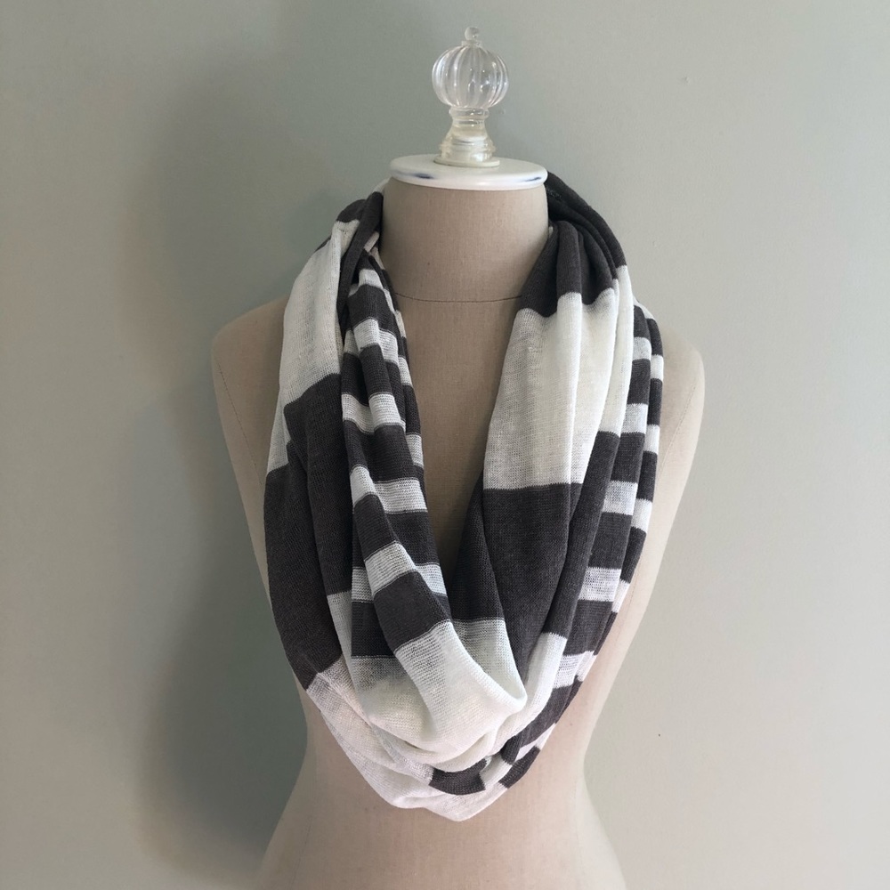 NWOT Vince Linen Cowl Scarf